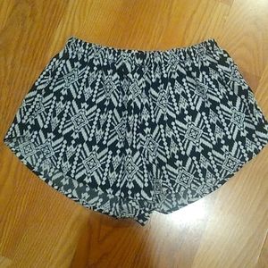 Black&White shorts